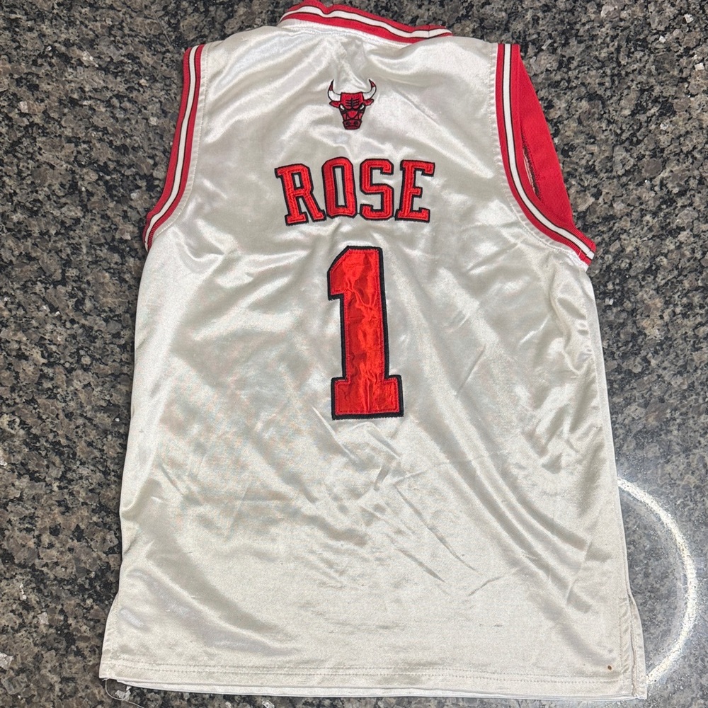 Adidas NBA Bulls Jersey Derrick Rose 1 - Red and White Jersey - Picture 5 of 10